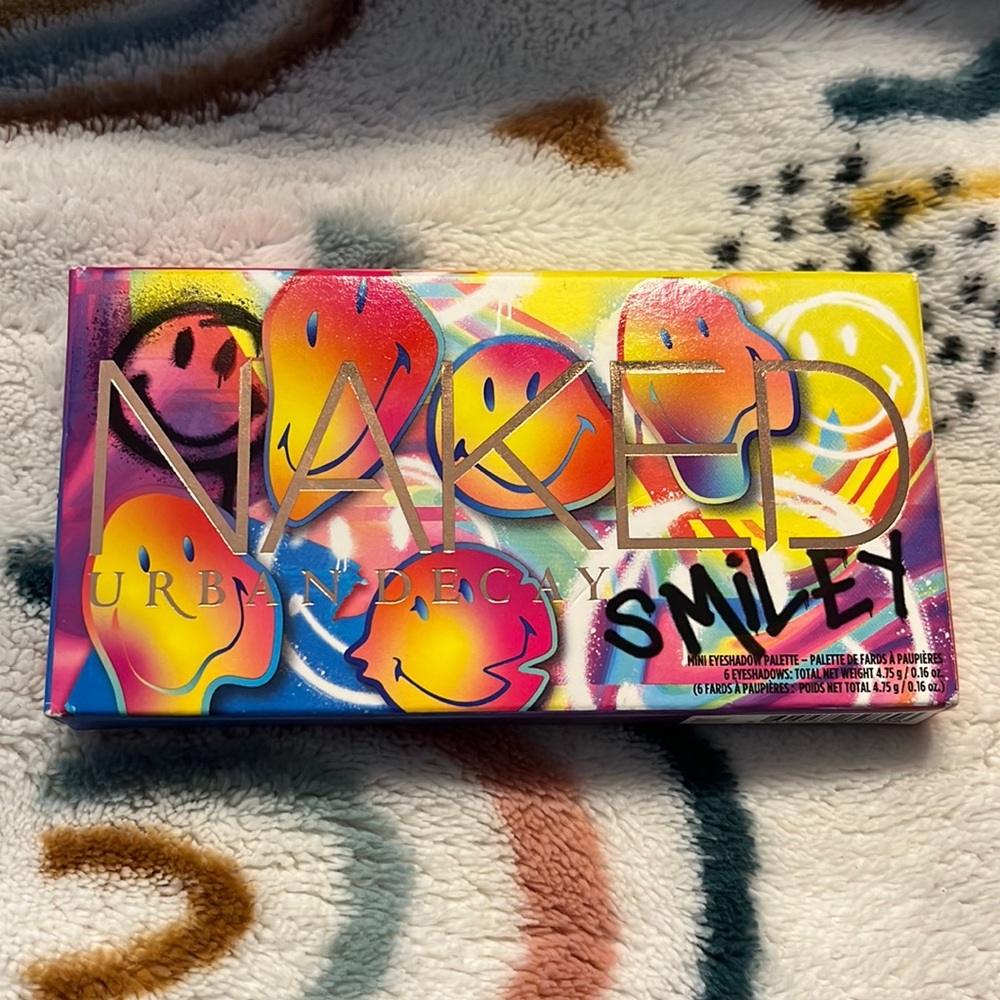 UD X SMILEY® NAKED CHILL HAPPY MINI EYESHADOW PALETTE - brand new